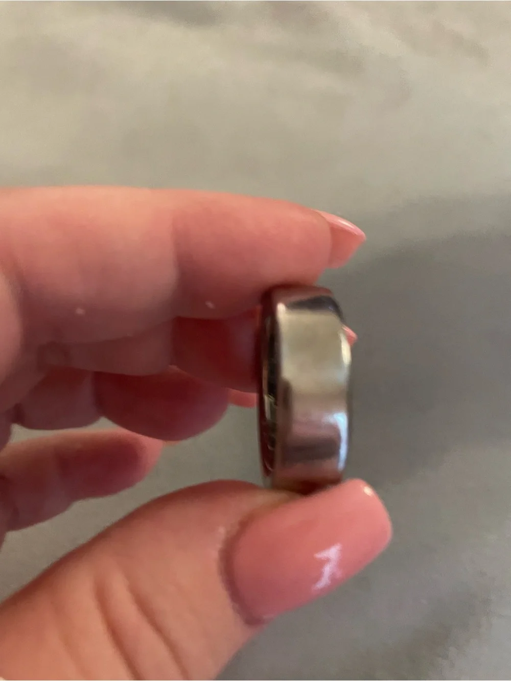 OURA RING Gen 4 size 12 with charger. Works great!
